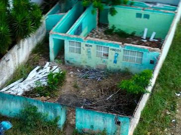 Abandonada pela atual gestão, escola da zona rural de Feira Grande transformou-se em ruínas