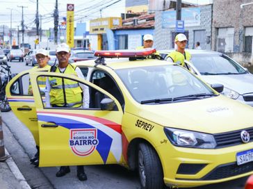 Homem é preso por desacato após empinar moto e ameaçar agentes em Maceió