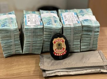 Denúncia de crime eleitoral: Polícia Federal apreende meio milhão de reais em espécie, na Ponta Verde; dinheiro estava em mochila