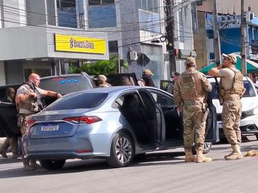 Vídeo: Quatro pessoas são detidas pela polícia ao saírem de agência bancária no interior de AL