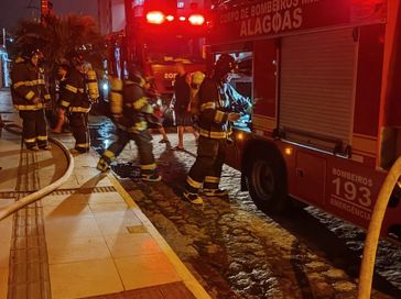 Moradores controlam princípio de incêndio em edifício em Maceió