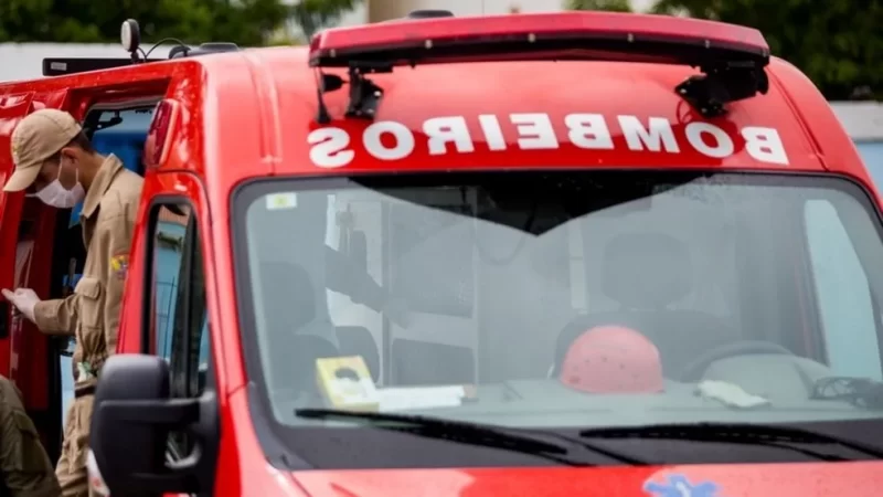 Pneu de carreta se solta e atinge veículo na rodovia BR-424