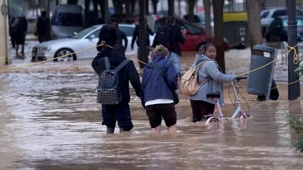 Enchentes deixam 51 mortos em Valência, na Espanha