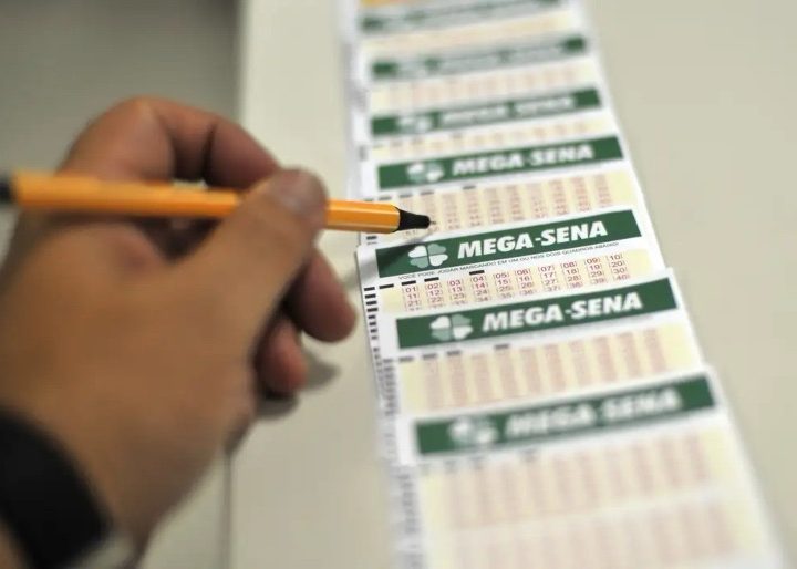 Mega-Sena acumula e próximo vencedor pode receber R$ 140 milhões; veja dezenas sorteadas