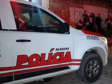 Mulher é baleada em ataque de homens encapuzados contra rivais em Rio Largo