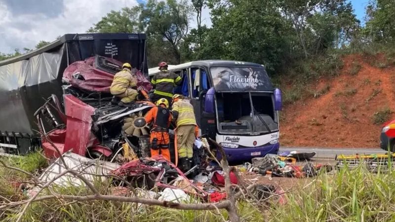 Acidente envolvendo ônibus com alagoanos deixa mais de 50 feridos