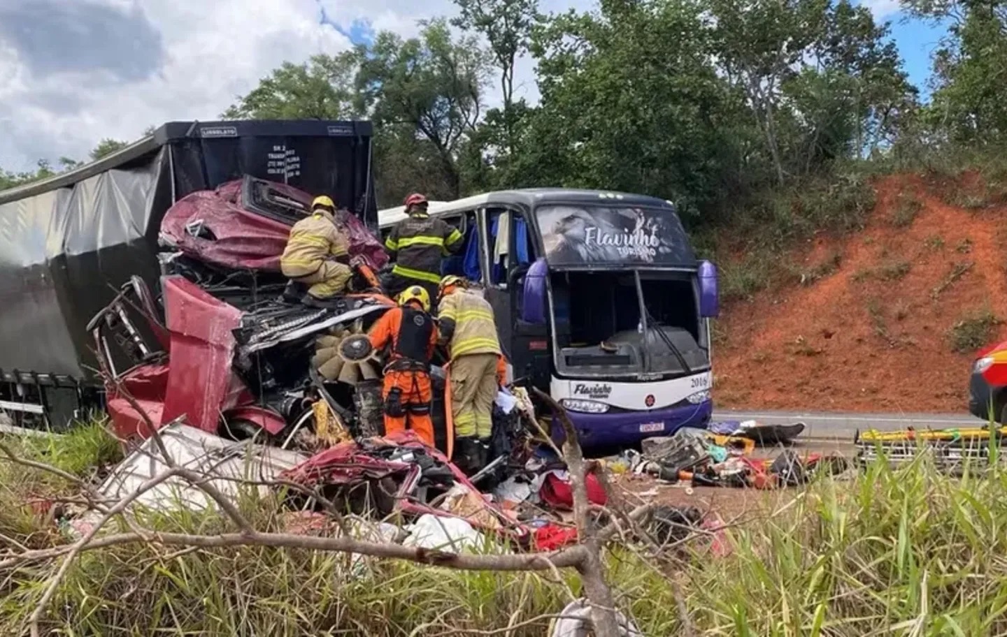 Acidente envolvendo ônibus com alagoanos deixa mais de 50 feridos