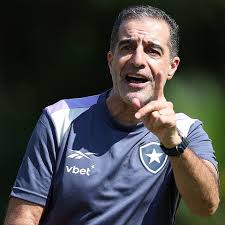 Renato Paiva veta comparações com Botafogo campeão da Libertadores: ‘Essa equipe não existe mais’
