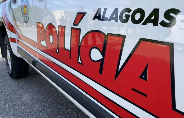 Condutor inabilitado foge da PM e quase atinge criança