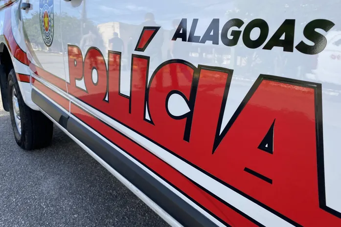 Condutor inabilitado foge da PM e quase atinge criança