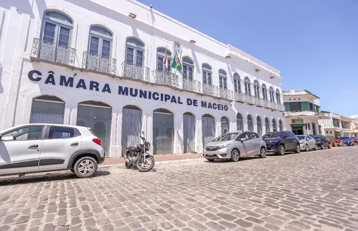 Ex-conselheiro  afastado pela PF tenta voltar à Câmara de Maceió