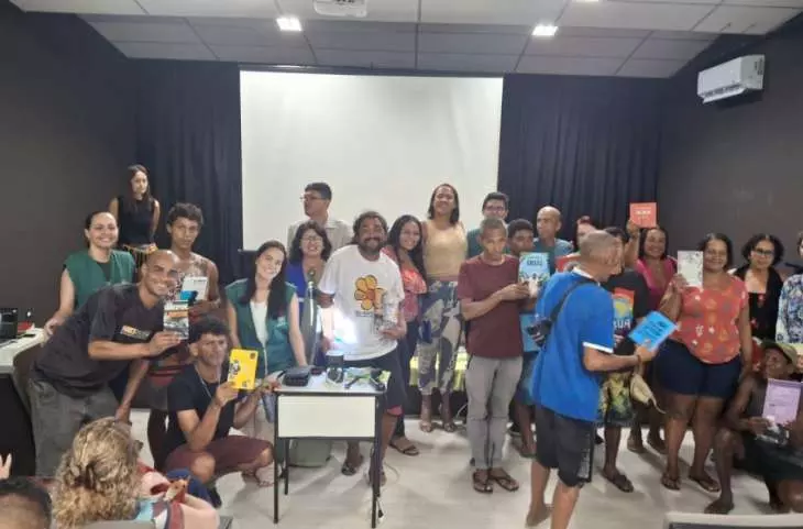 Projeto incentiva leitura e promove cidadania a pessoas em situação de rua