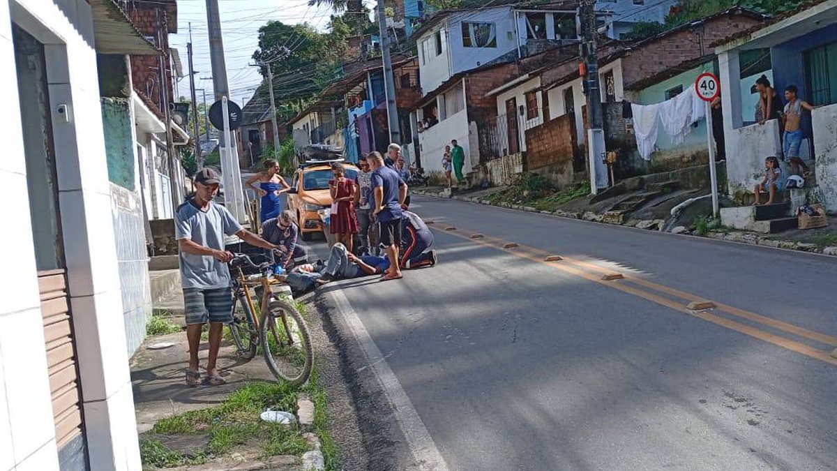 Idoso é atingido por moto enquanto atravessava ladeira e fica ferido em Maceió