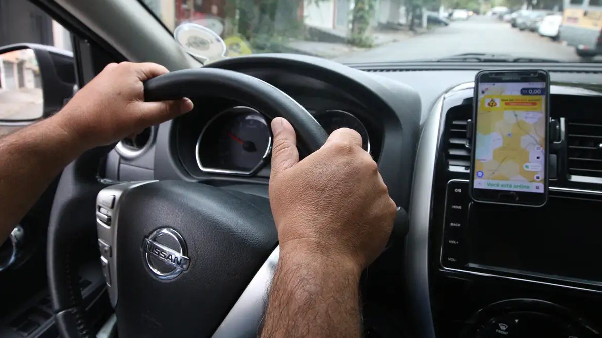 Motoristas de aplicativo devem manter MEI regular para garantir isenção do IPVA
