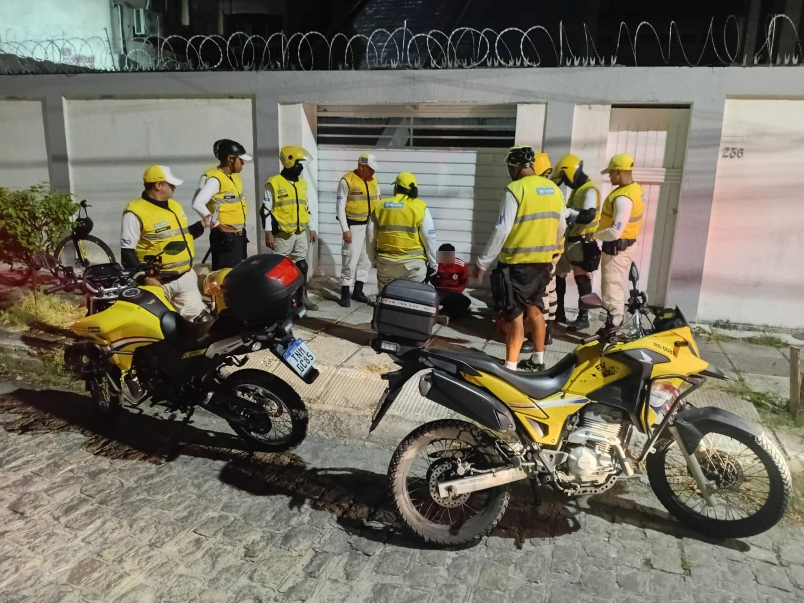 Ronda no Bairro prende dois suspeitos de assalto no Corredor Vera Arruda, em Maceió