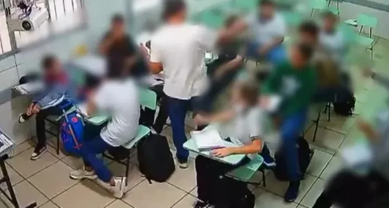 Justiça julga professor acusado de comparar aluno negro a chimpanzé em Maceió