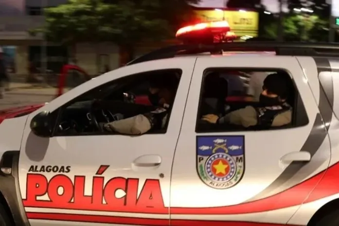 Desacato e resistência: Homem é detido pela PM após confusão em colégio no bairro do Trapiche